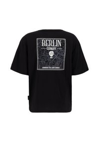 T-shirt en coton noir avec un imprimé graphique au dos comportant "BERLIN, ALLEMAGNE" et un design de carte. Manches courtes et coupe décontractée.