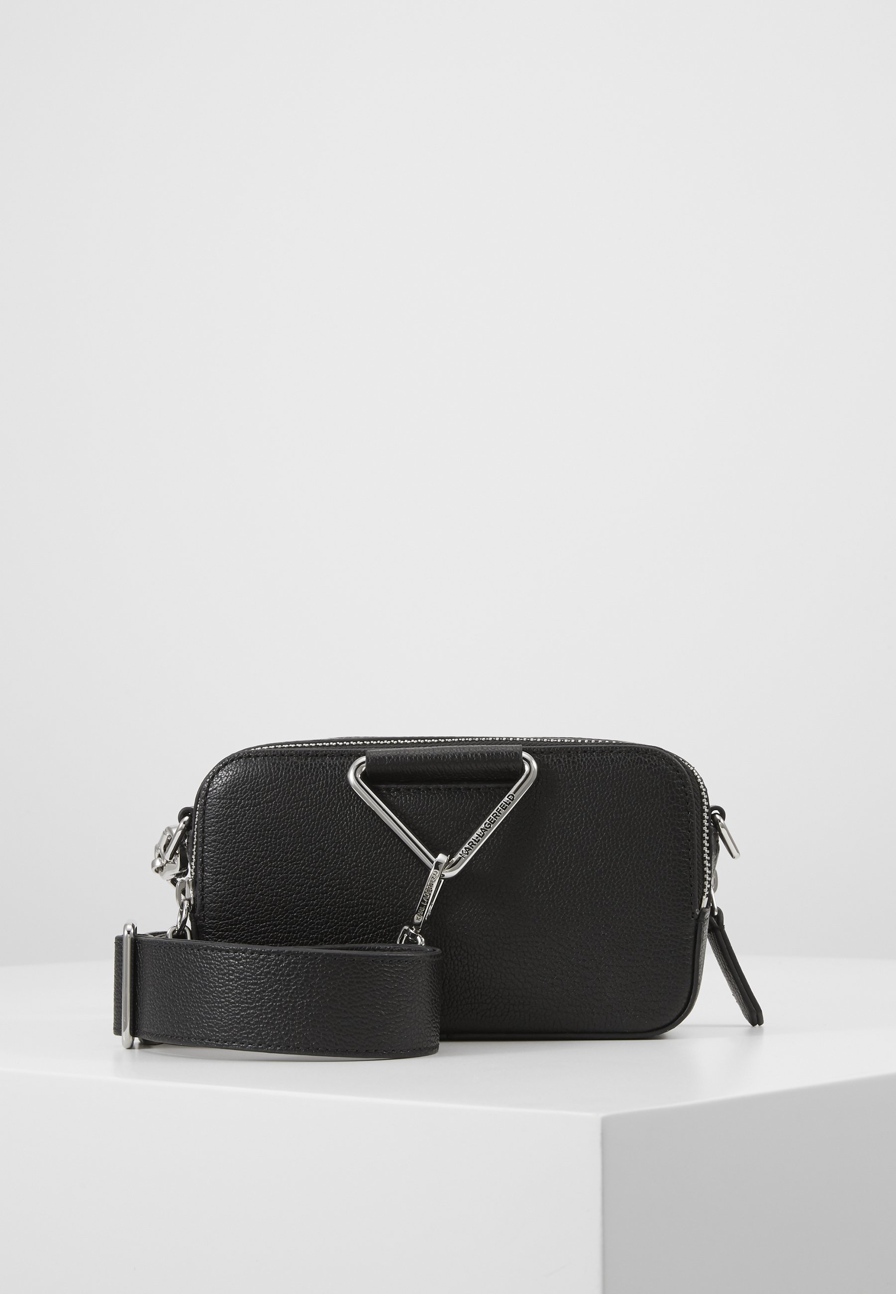 KARL LAGERFELD KVEKTOR CAMERA BAG Skulderveske black KARL LAGERFELD KVEKTOR CAMERA BAG Skulderveske black