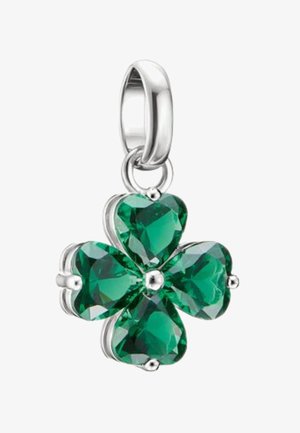 Ciondolo a quadrifoglio in argento con gemme verdi a forma di cuore, fissato a un anello in argento lucido per una collana.