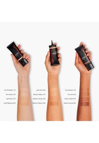 Shiseido SYNCHRO SKIN SELF-REFRESHING TINT SPF20 - Base de maquillaje - light hiba