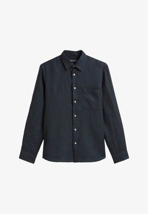 Tamnoplava košulja dugih rukava s gumbima, ovratnikom i jednim džepom na prsima, ravno postavljena na bijeloj pozadini.