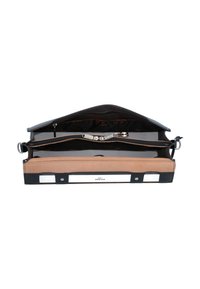 Schwarze Lederhandtasche, rechteckige Form, mit einem hellbraunen Innenfutter, einem Reißverschlussfach und einem silbernen Verschluss.
