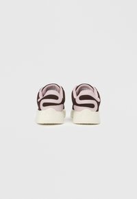 Brown and pink sneakers with a suede and synthetic upper, featuring a beige rubber sole, padded collar, and curved side accents.