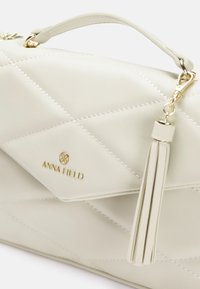 Anna Field Handväska - beige