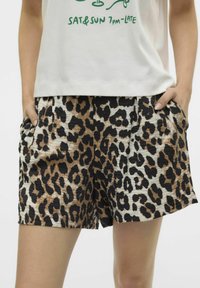 Vero Moda VMJOSIE - Shorts - egret