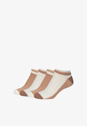 Vier Paare niedrig geschnittener Knöchelsocken in abwechselnden Beige- und Weißtönen mit braunen Akzenten an Zehen und Fersen, nebeneinander präsentiert.