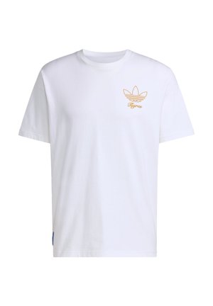 Weißes Baumwoll-T-Shirt mit Rundhalsausschnitt, kurzen Ärmeln und einem goldfarbenen Logo auf der linken Brust. Verfügt über ein blaues Etikett an der linken Seite.