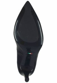 Black leather stiletto heel with a pointed toe. Smooth surface with a glossy finish, featuring a green, white, and red tag.