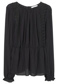 Blusa nera con maniche lunghe, fronte plissettato, dettagli in pizzo all'escursionismo e polsini elasticizzati. Realizzata in tessuto leggero.