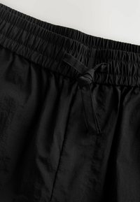 Non sélectionné, black