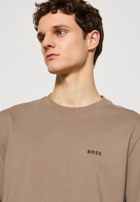 BOSS TEE LONG - Bluză cu mânecă lungă - light/pastel green
