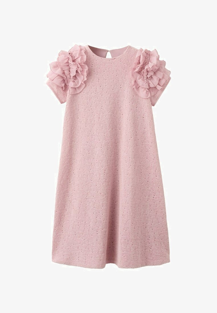 Pinkes, kurzärmeliges Kleid aus strukturiertem Stoff mit übereinanderliegenden Rüschen- und Blumendetails an den Schultern, mit einem Knopfverschluss am Schlüsselbund auf der Rückseite.