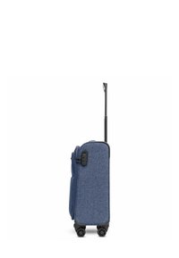Valigia in tessuto blu con superficie testurizzata, manico telescopico e quattro ruote nere. Presenta una tasca laterale e un lucchetto a combinazione.
