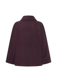 Paarse cape jas met een kraag, gemaakt van een zachte stof. Heeft een losse pasvorm en brede mouwen. Geen zichtbare hardware of accenten.