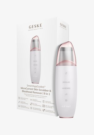 GESKE MicroCurrent Skin Scrubber met transparante roze punt, gelabelde knoppen voor exfoliëren, hydrateren, liften, naast de witte productdoos met tekstdetails.