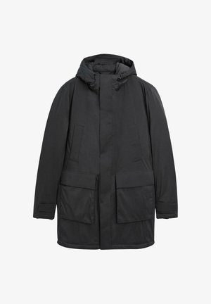 Parka impermeabile nera con cappuccio, dalla linea dritta, due grandi tasche frontali e design minimalista senza chiusure visibili.