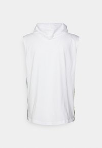 Hvid ærmeløs hættetrøje med snor, der har en glat tekstur og et enkelt bagdesign med minimale syninger.