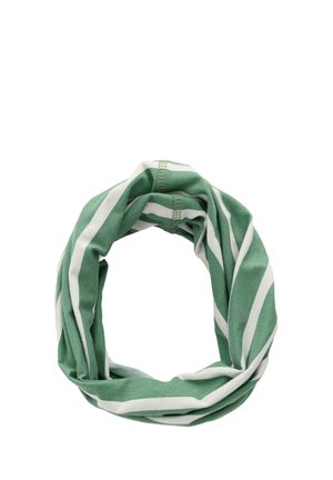 Écharpe infinity en tissu vert avec des rayures diagonales blanches, pliée en boucle sur fond blanc.