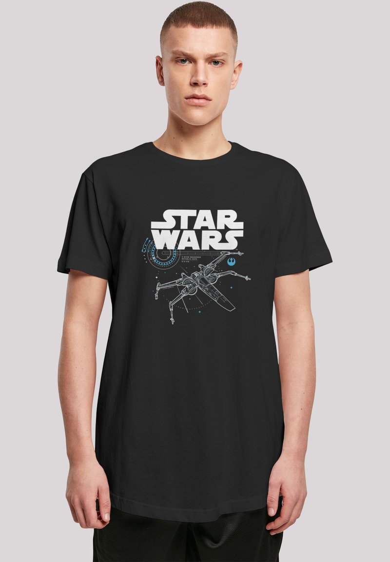 Svart bomull T-skjorte med grafisk design av en X-wing starfighter og teksten "STAR WARS" i fete hvite bokstaver.