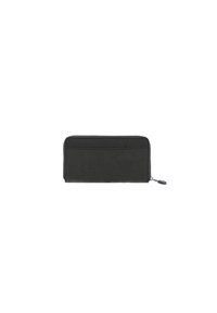 Cartera negra hecha de un tejido suave, con cierre de cremallera y un bolsillo exterior. Forma rectangular con un diseño minimalista y sin patrones visibles.