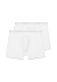 Sono presenti boxer in maglia bianchi, con una texture liscia e una vita elastica che mostra un logo discreto. Vengono mostrati due pezzi.