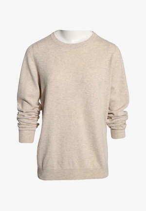 Jersey de punto beige de manga larga con cuello redondo y puños acanalados, exhibido en un torso de maniquí blanco con mangas ligeramente recogidas.