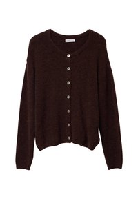 Cardigan marrone con bottoni realizzato in un tessuto morbido. Presenta un collo rotondo, maniche lunghe e sei bottoni di colore chiaro lungo la parte anteriore.