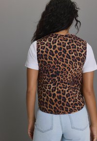 Next REGULAR FIT - Vest - animal print