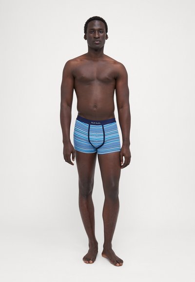 Blåstribede boxer shorts med en navy talje, lavet af et strækbart stof, designet til en tætsiddende pasform og komfort.