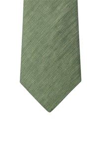 Cravate en chevrons verts en tissu tissé. Elle présente une extrémité pointue et un motif texturé avec des fils plus clairs de couleur verte.