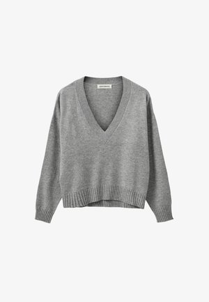 Sivi pleteni pulover s V-izrezom, rebrastim porubom i rukavima, slobodnog kroja i mekanom teksturom. Idealno za ležerno nošenje u hladnijem vremenu.