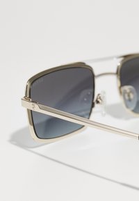 Guess Occhiali da sole - matte black/gradient smoke