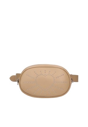 Marsupio in pelle beige di forma ovale, con un design a raggi di sole borchiati e tracolla regolabile. Chiusura zip e texture liscia.