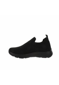 Sneakers neri senza lacci con parte superiore in maglia testurizzata, suola ammortizzata e silhouette minimalista. Presentano un tassello nella parte posteriore per indossarli facilmente.
