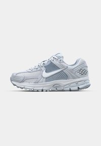 ZOOM VOMERO 5 - Sneakersy niskie