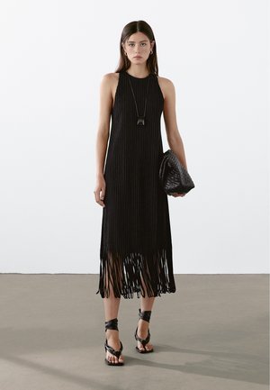 Massimo Dutti TEXTURED KNIT WITH FRINGED HEM - Hverdagskjole - black