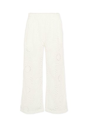 Białe spodnie o szerokich nogawkach z elastycznym pasem, ozdobione haftowanymi kwiatowymi wzorami ażurowymi na całym materiale.