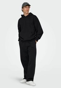 Only & Sons JOGGING ONSLUCAS LOCKER GESCHNITTEN - Træningsbukser - black