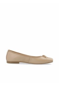 Chaussures plates beiges en cuir lisse, avec un bout arrondi, un petit nœud sur le devant et une semelle basse.