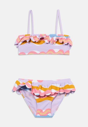 Dvodelne kopalke za punce z vijoličnimi, roza, oranžnimi in belimi valovitimi vzorci ter detajli z ruffles na zgornjem in spodnjem delu.