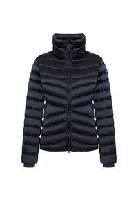 Chaqueta acolchada en navy con cuello alto, diseño acolchado, cierre de cremallera y puños elásticos. Tela suave y brillante con rayas horizontales.