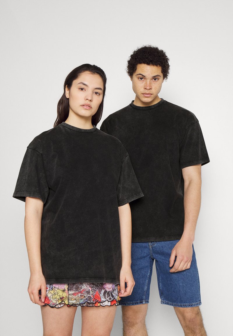 Damen T-Shirts | NY CONCEPT WASHED STACK TEE UNISEX T-Shirt print grey/grau - VS57692 Damen T-Shirts | NY CONCEPT WASHED STACK TEE UNISEX T-Shirt print grey/grau - VS57692