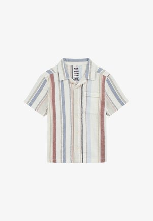 Camisa de botones de manga corta con rayas verticales en rojo, azul y crema. Presenta un bolsillo en el pecho y una tela suave y texturada.