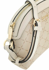Kremowa skórzana torebka na ramię z złotymi akcentami. Posiada zamek błyskawiczny oraz wzorzyste płótno z czarnymi wykończeniami i regulowanym paskiem.