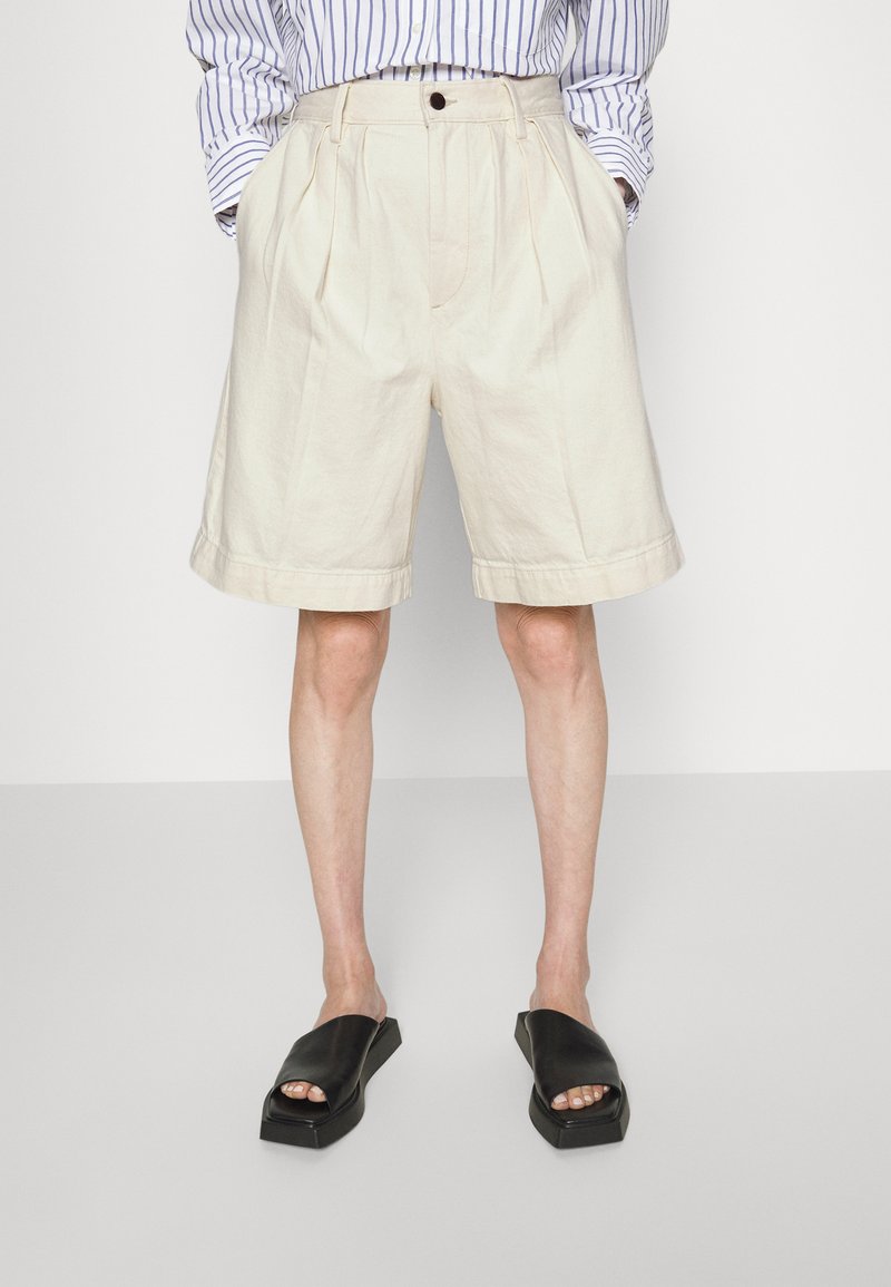 Banana Republic PLEATED BERMUDA Denim shorts white Zalando.ie