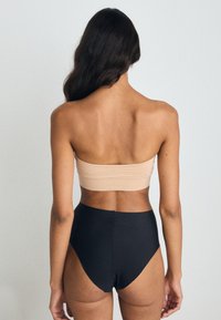 Lindex SEAMLESS BANDEAU - Topp - beige