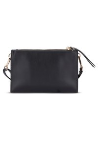 Mustakaltainen nahkainen clutch-laukku, jossa on sileä pinta, suorakulmainen muoto, ylhäältä avattava vetoketju ja kultasävyiset yksityiskohdat. Varustettu irrotettavalla hihnalla.