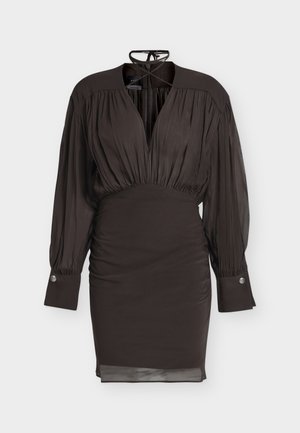 Vestido mini negro de manga larga con escote en V profundo, cuerpo fruncido, mangas abullonadas transparentes, puños anchos con botones y falda ajustada.