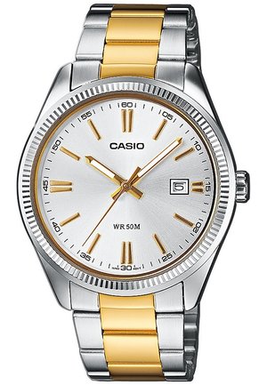 Casio armbåndsur med sølv- og guldfarvet metalrem i to tone, sølvfarvet urskive, gyldne timeindikatorer, tre visere og datovisning klokken 3.