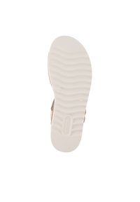 Bruine lederen schoenen zool met een golvende witte rubberen profiel. Kenmerken een gladde oppervlakte en een reliëf merknaam, biedt grip en duurzaamheid.